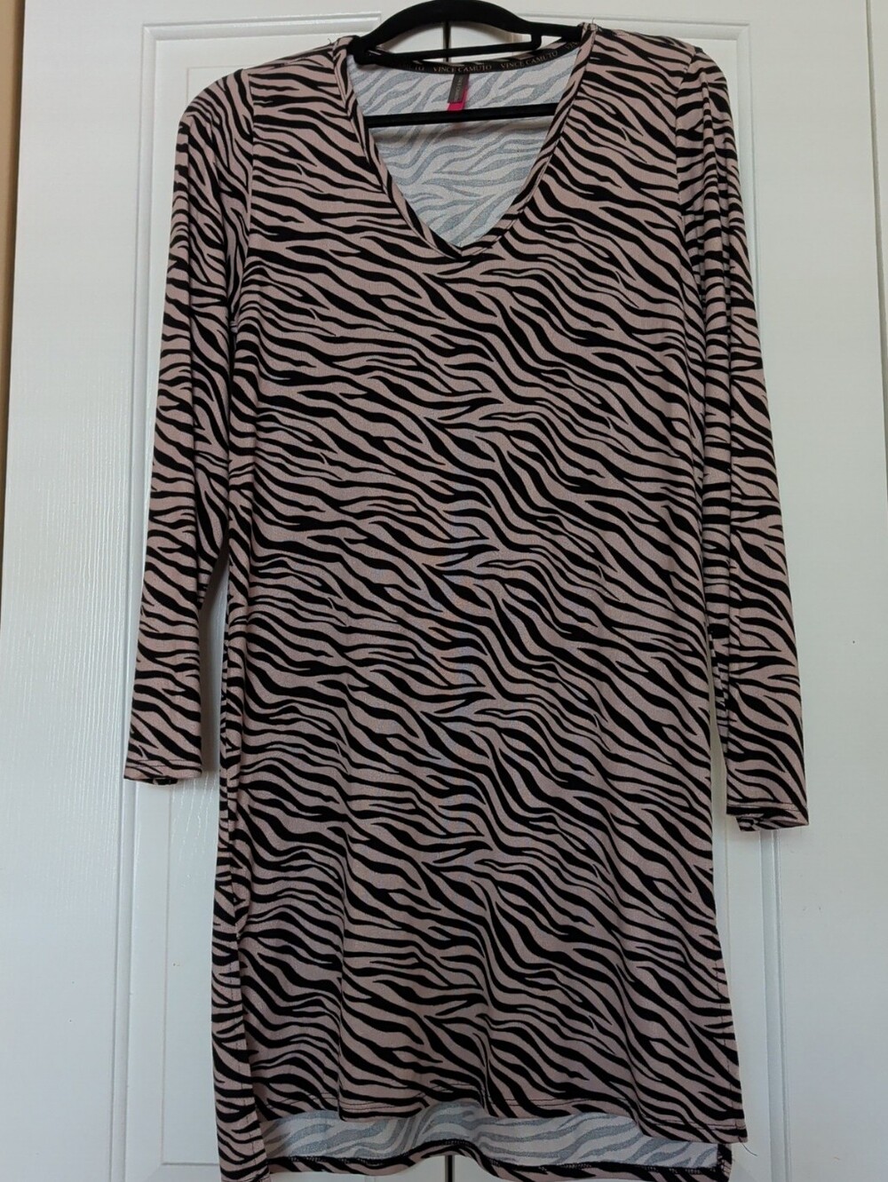Vince Camuto Black/Beige Zebra Print Sleep Shirt Size M